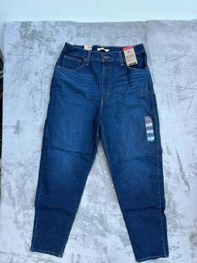 Levi's Women's High-Waisted Mom Jeans Size 32x29 Dark Indigo Wash